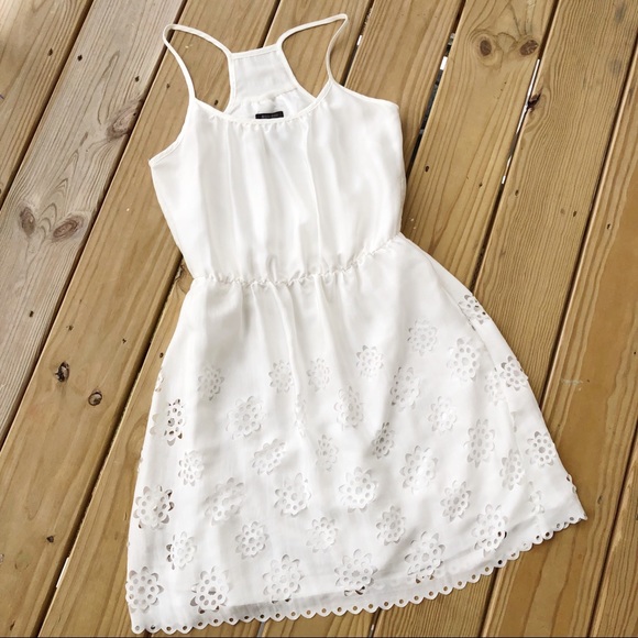 Bisou Bisou Dresses & Skirts - Bisou Bisou Knee Length Floral Cut Cream Dress